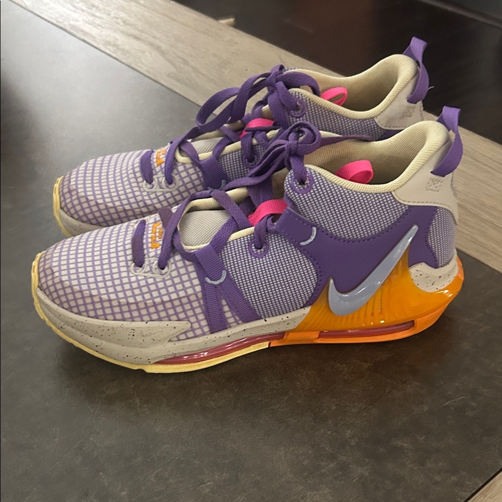 Nike LeBron Witness 7
